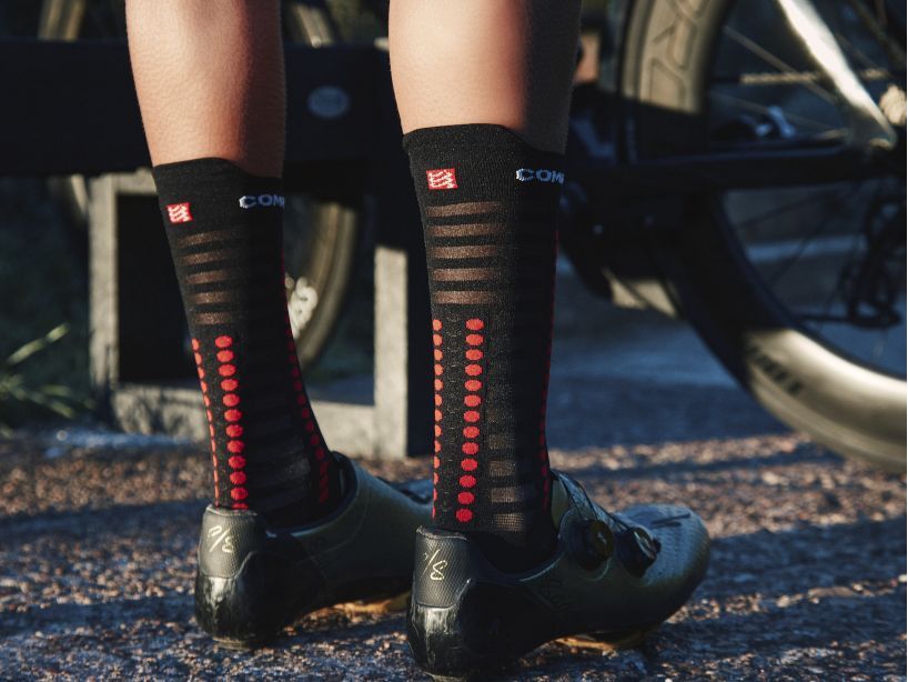 PRO RACING SOCKS V4.0 ULTRALIGHT BIKE - BLACKRED